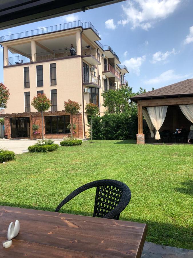 Bmg Hotel Sukhumi Bagian luar foto