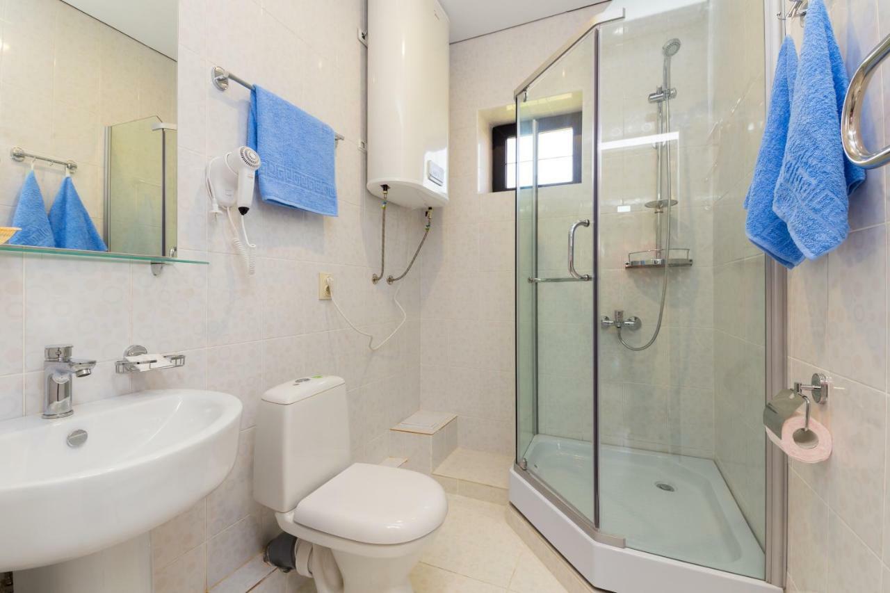 Bmg Hotel Sukhumi Bagian luar foto