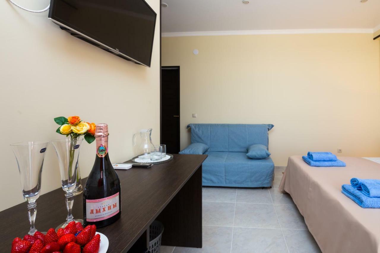 Bmg Hotel Sukhumi Bagian luar foto