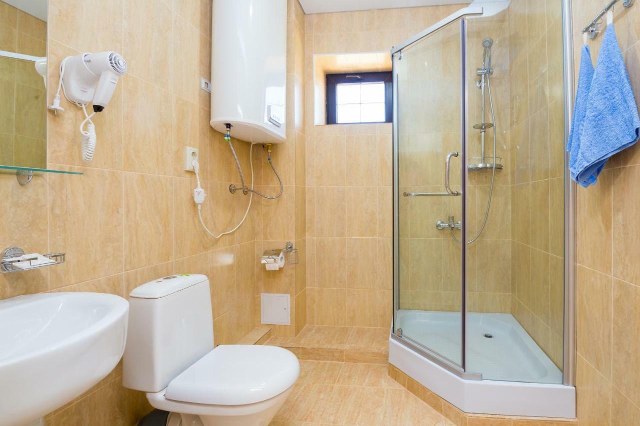 Bmg Hotel Sukhumi Bagian luar foto