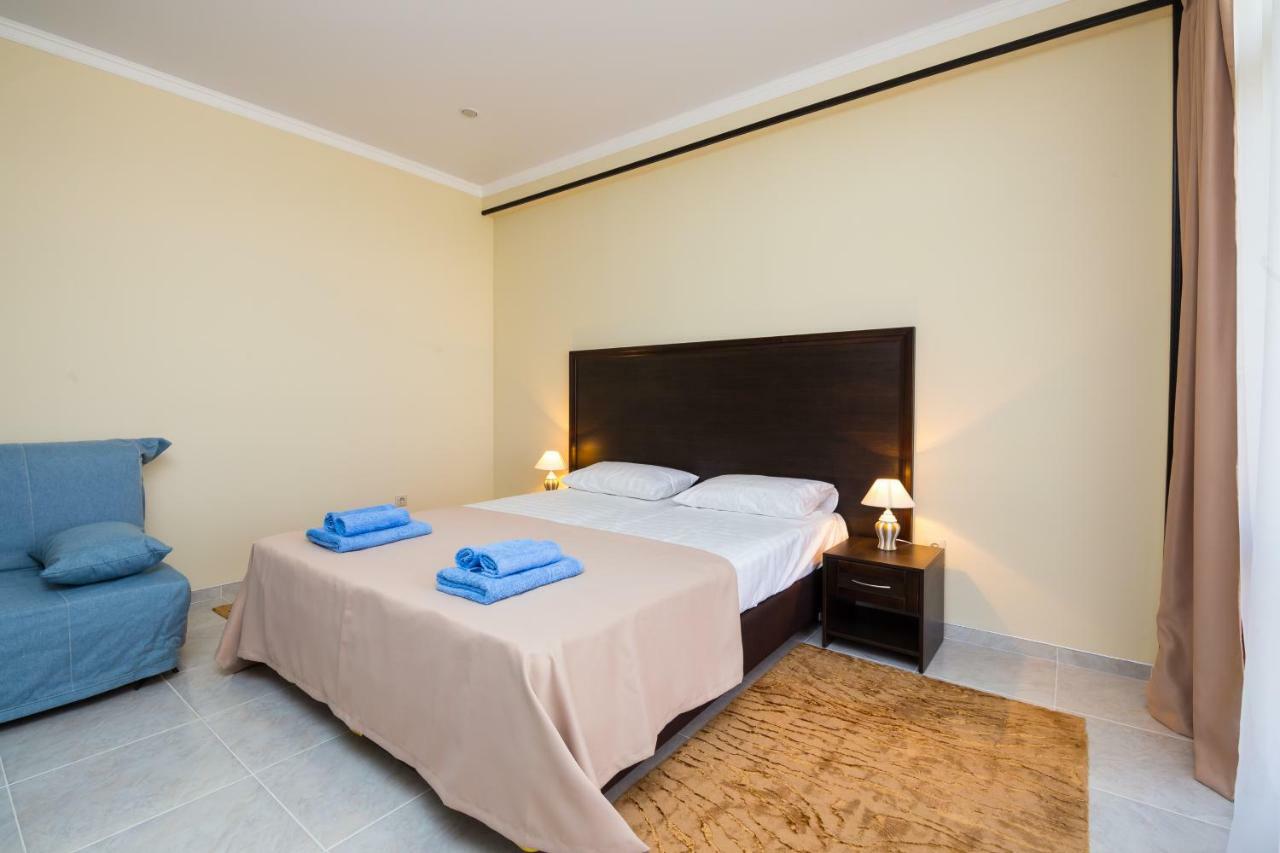 Bmg Hotel Sukhumi Bagian luar foto